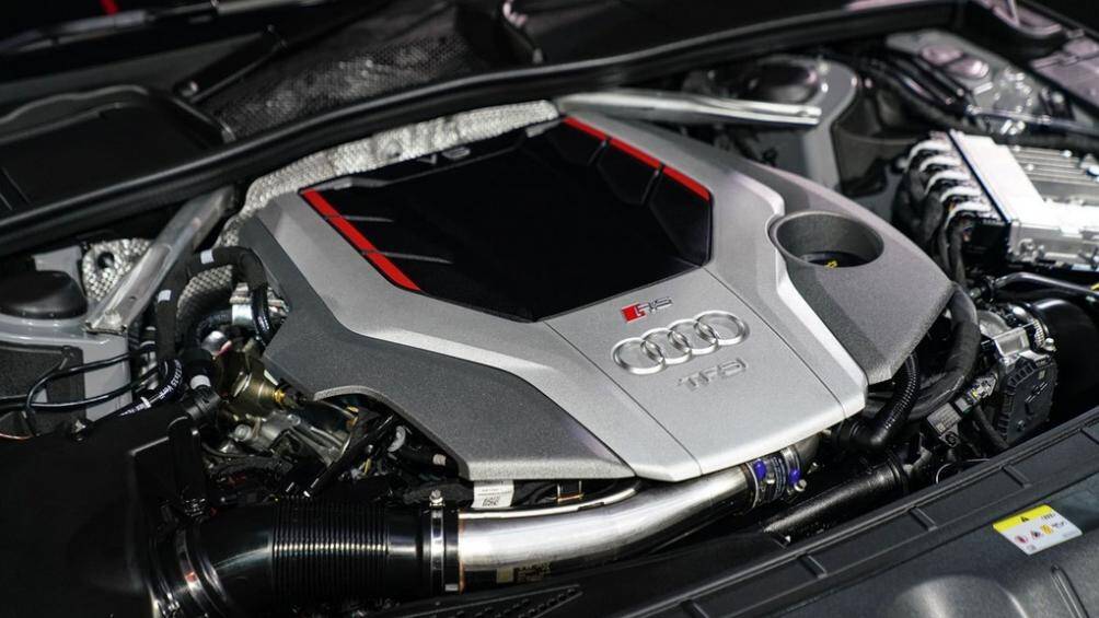 Sức mạnh của Audi RS5 Coupe 2021 đến từ động cơ xăng V6 2.9L tăng áp, hộp số tự động Tiptronic 8 cấp