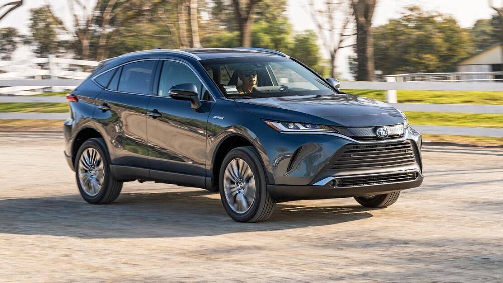 Sự trở lại của Toyota Venza 2021 được đánh giá là rất thành công, chắc chắn sẽ thu hút những khách hàng đang tìm kiếm một mẫu SUV gia đình