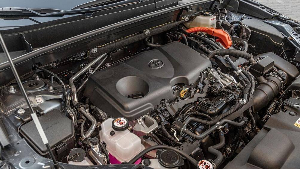 Toyota Venza 2021 sử dụng hệ truyền động hybrid, với động cơ 4 xy-lanh 2.5L mới kết hợp cùng 3 mô-tơ điện