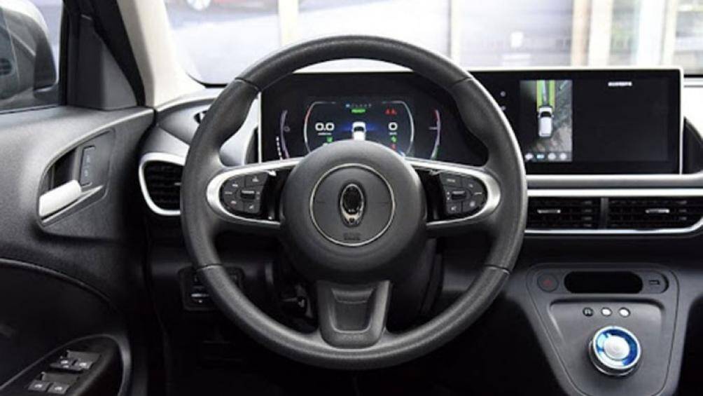 Chiếc Ora White Cat có hai tuỳ chọn pin, dung lượng 34 kWh đi cùng mô tơ điện công suất 48 mã lực và momen xoắn cực đại 125 Nm