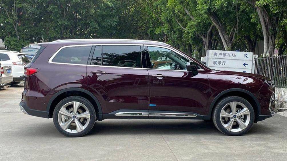 Hiện giá xe Ford Equator 2021 tại thị trường Trung Quốc vẫn chưa được công bố. Chỉ biết rằng, xe sẽ được bán ra vào nửa đầu năm nay