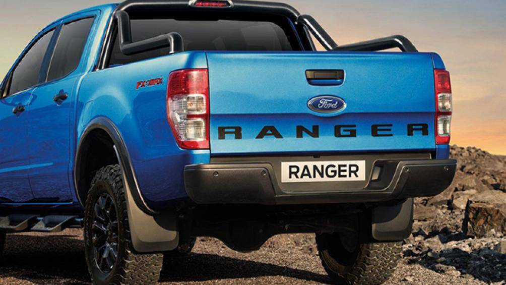 Màu xám Boulder Grey được sử dụng trên lưới tản nhiệt, tay nắm cửa, cản trước, cản sau, khe thoát gió bên hông và gương chiếu hậu