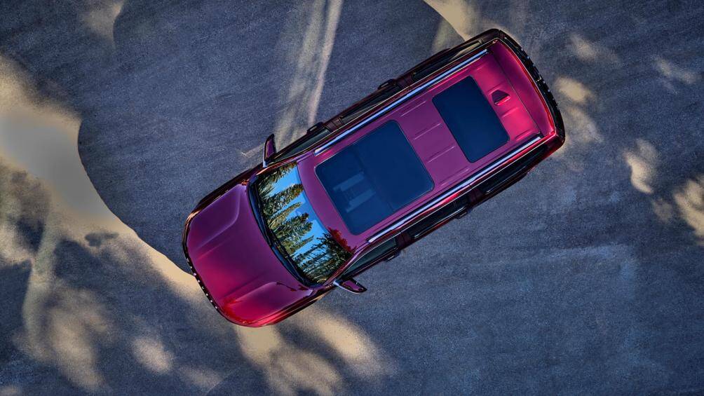 Jeep Wagoneer có giá bán khởi điểm từ 57.995 USD cho bản Series I, 67.995 USD cho bản Series II Standard và 83.970 USD cho bản Series III Premium