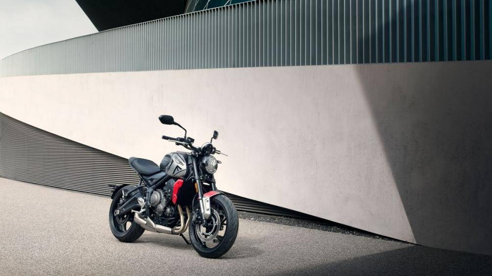 Triumph Trident 660 2021 tại thị trường Malaysia c&oacute; gi&aacute; b&aacute;n từ 43,900 RM (251 triệu đồng), mẫu xe n&agrave;y hứa hẹn sẽ sớm về Việt Nam thời gian tới