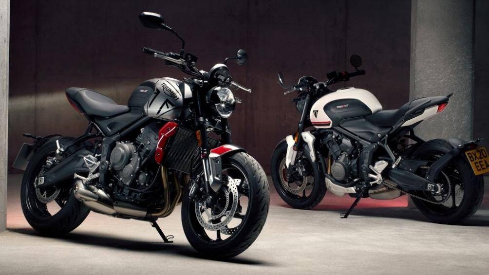 Triumph Trident 660 2021 c&oacute; 4 t&ugrave;y chọn m&agrave;u sơn gồm: Crystal White, Sapphire Black, Silver/Diablo Red v&agrave; Stealthy Matte Jet Black/Matte Silver Ice