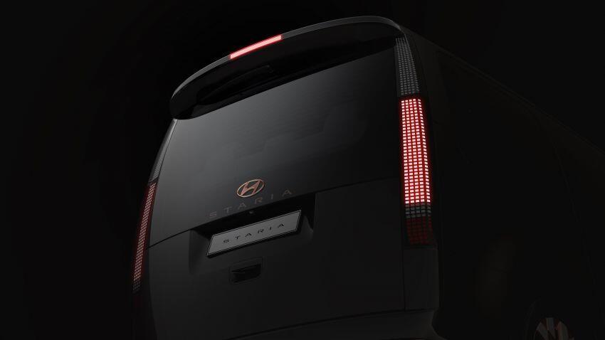 Mặc dù phóng to hình ảnh 3/4 phía sau của chiếc MPV sắp ra mắt cho thấy huy hiệu '3.5', rất có thể biểu thị dung tích động cơ của nó