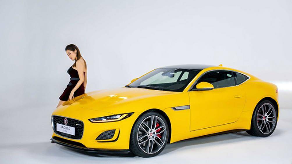 Bản thân Huyền My cũng đang sở hữu một chiếc Jaguar F-Type trang bị động cơ siêu nạp V6, dung tích 3.0L, vào năm 2019