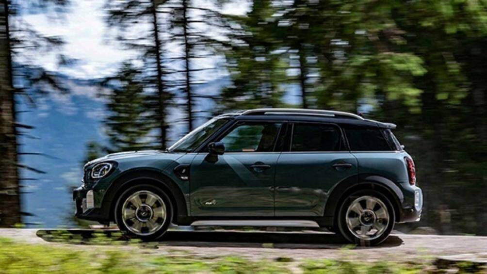 Mâm xe cỡ lớn, đúc hợp kim 18inch, 6 chấu kép mới, nhấn mạnh phong cách sport. Bổ sung màu ngoại thất bạc và xanh lá Sage