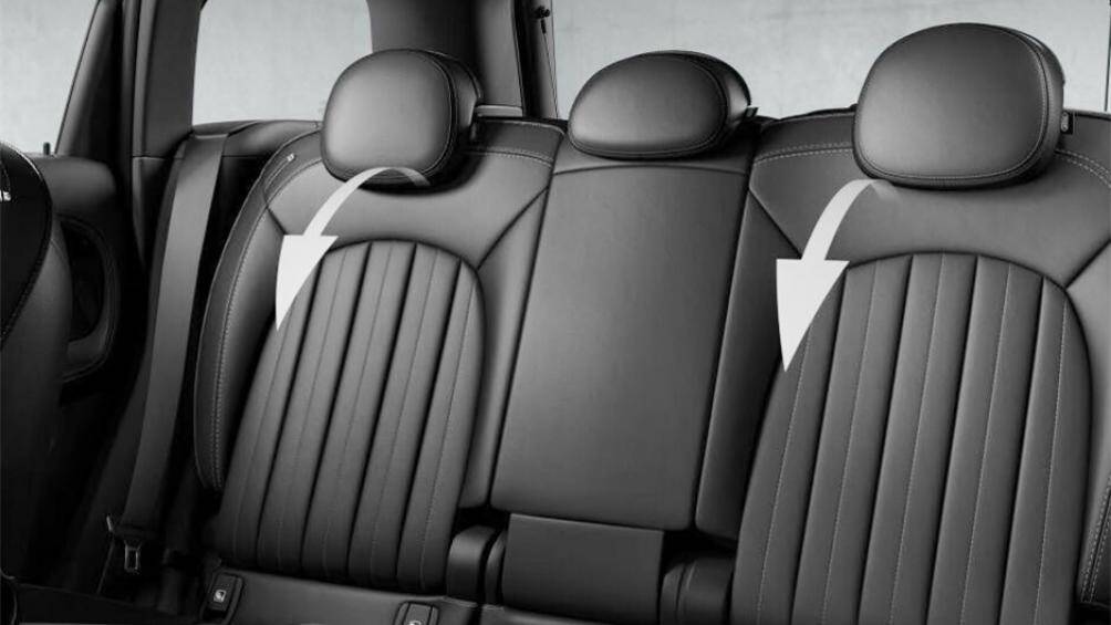 Hàng ghế sau chỉnh trượt 130mm chiều dọc. Khoang hành lý mở rộng từ 450 lên 1.390 lít