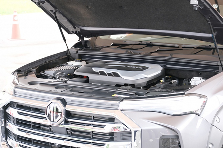 Về truyền động, Extender mới tại Thái Lan được cung cấp với động cơ 2.0L sản sinh công suất 159 mã lực và mô-men xoắn cực đại 375Nm