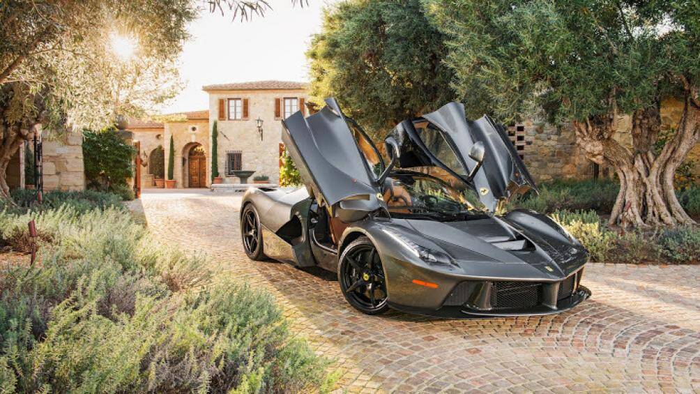 Trong số 500 chiếc LaFerrari từng được xuất xưởng, một số ít những chiếc xe có nội thất được bọc da cá sấu cực độc