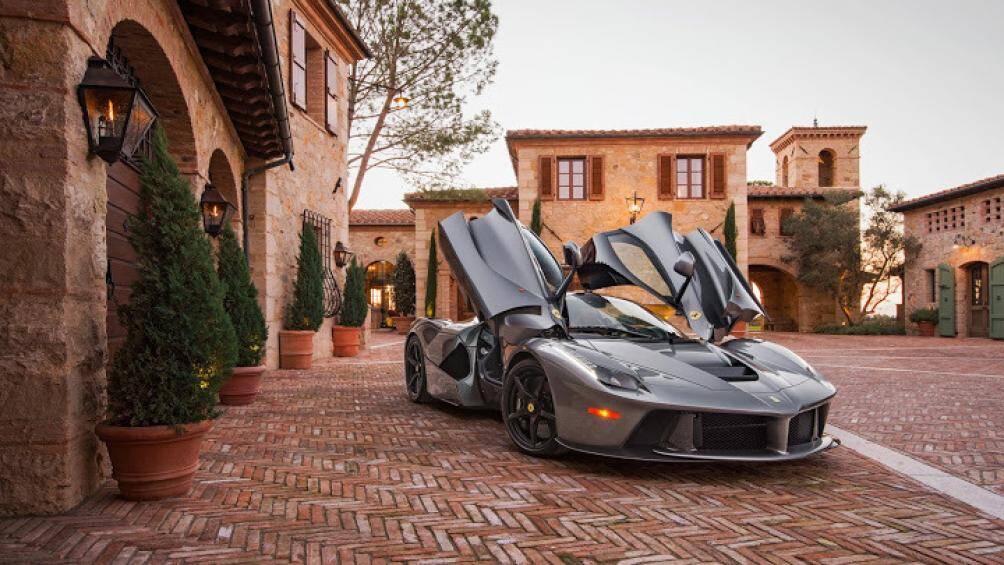 Chủ sở hữu của xe đã phải tốn một khoản tiền lên tới 146,100 Đô (3,5 tỷ đồng) để có thể lựa chọn các trang bị độc đáo