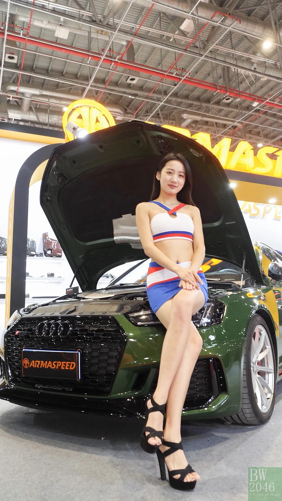 Mà còn là nơi để những người đam mê xe cộ có thể đến tham quan và mua bán những phụ kiện cần thiết dành cho xế yêu