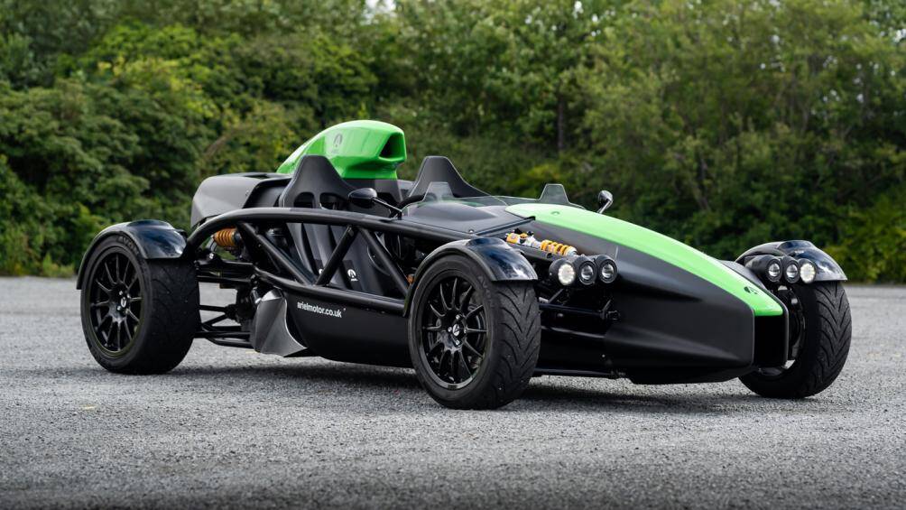 2. Ariel Atom 4 (trọng lượng: 595 kg)