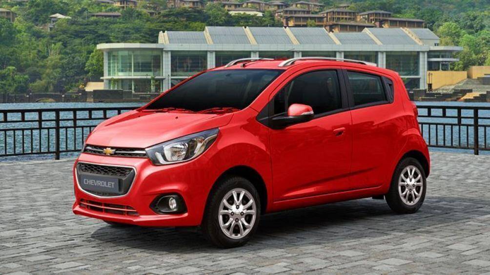 4. Chevrolet Spark (trọng lượng: 1.049 kg)