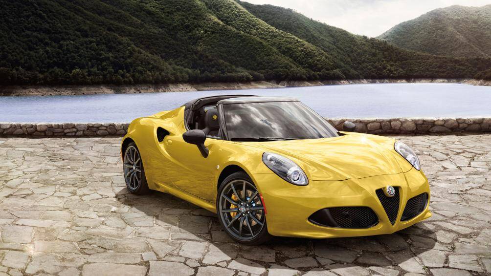 7. Alfa Romeo 4C Spider (trọng lượng: 1.128 kg)