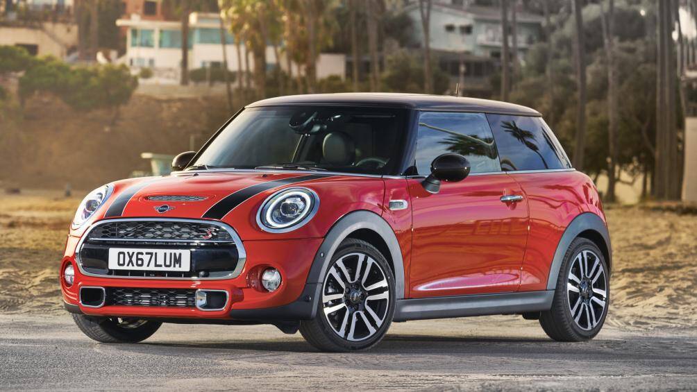 8. Mini Hardtop 2-Door (trọng lượng: 1.228 kg)