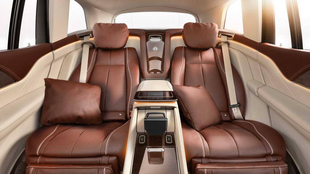 Nếu kéo ghế phụ về phía trước, khoảng không gian sẽ nới rộng lên đến 1.340 mm tạo cho ông chủ cảm giác như nằm trên một chiếc giường rộng lớn