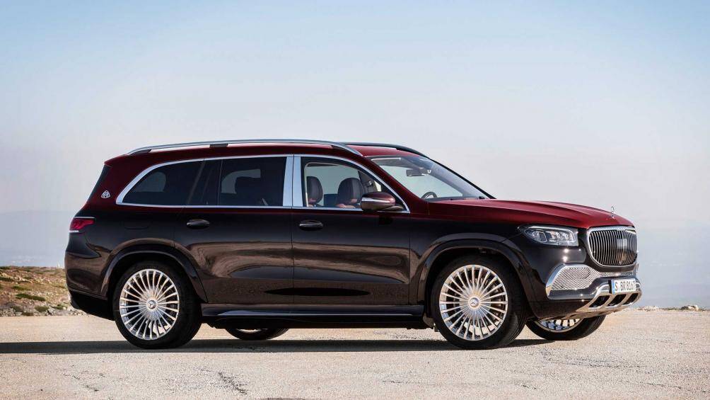 Phiên bản Maybach GLS600 có viền cửa sổ và cột B mạ chrome, các chi tiết ốp hông viền chrome cùng bộ mâm đa chấu 22 inch tinh tế