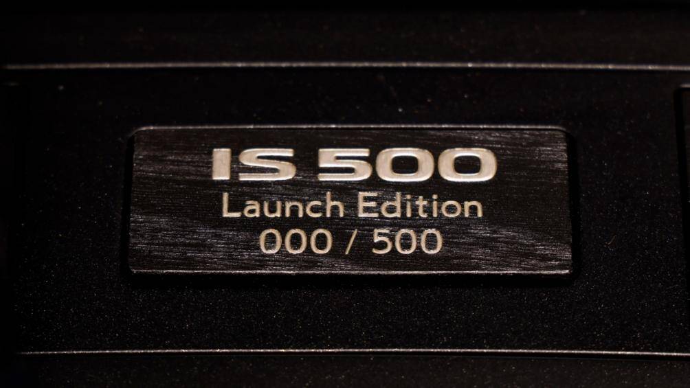 Tuy nhiên, điểm nhấn trên chiếc xe này đến từ khối động cơ V8 5.0 L hút khí tự nhiên sản sinh công suất 472 mã lực và mô men xoắn 536 Nm