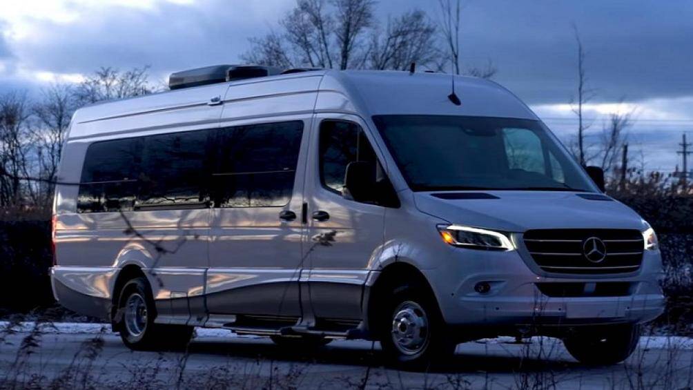 Công ty Advanced RV đã biến chiếc Mercedes Sprinter thành mẫu xe cắm trại đầy đủ tiện nghi và một không gian sống rộng rãi