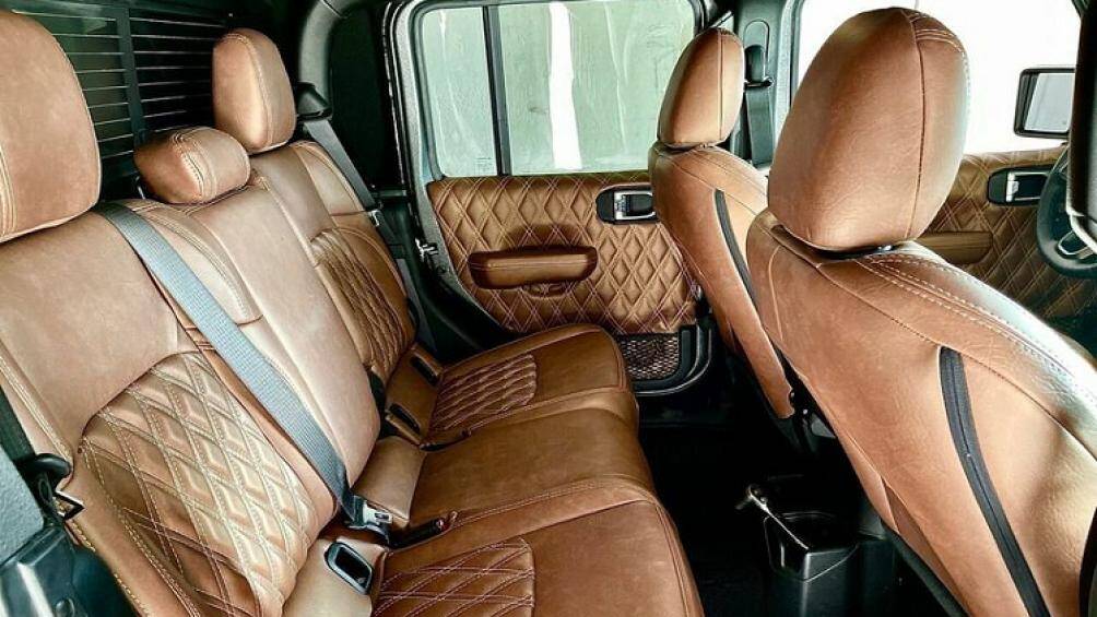 Quái vật Apocalypse Hellfire 6x6 là có khả năng kéo vật nặng 4.309 kg ở phía trước và 5.443 kg ở phía sau