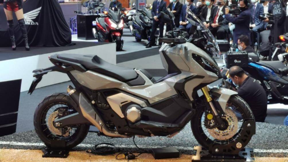 Tại thị trường Thái Lan, mẫu xe ga X-ADV750 có giá bán khá chát với mức khởi điểm là 425.00 baht (319 triệu đồng)