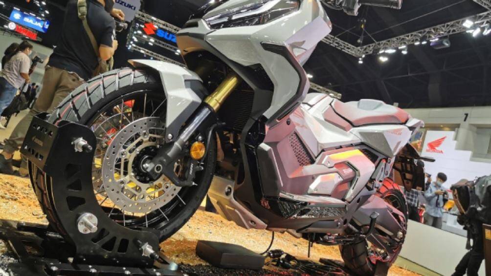 Cập nhật mới này đi kèm với bướm ga điện thông minh Ride-by-Wire, bao gồm hệ thống hộp số DCT mới được cải tiến