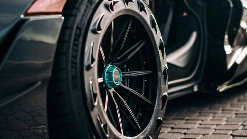 Điều này giúp trọng lượng của chiếc xe giảm 121,5 kg