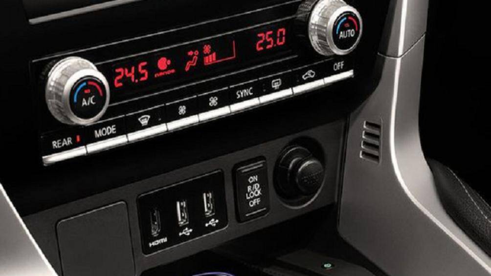 Ở phiên bản cao cấp nhất – 2.4 GT-Premium (gồm 2WD và 4WD). Xe được trang bị khá nhiều tiện nghi và hệ thống giải trí hiện đại