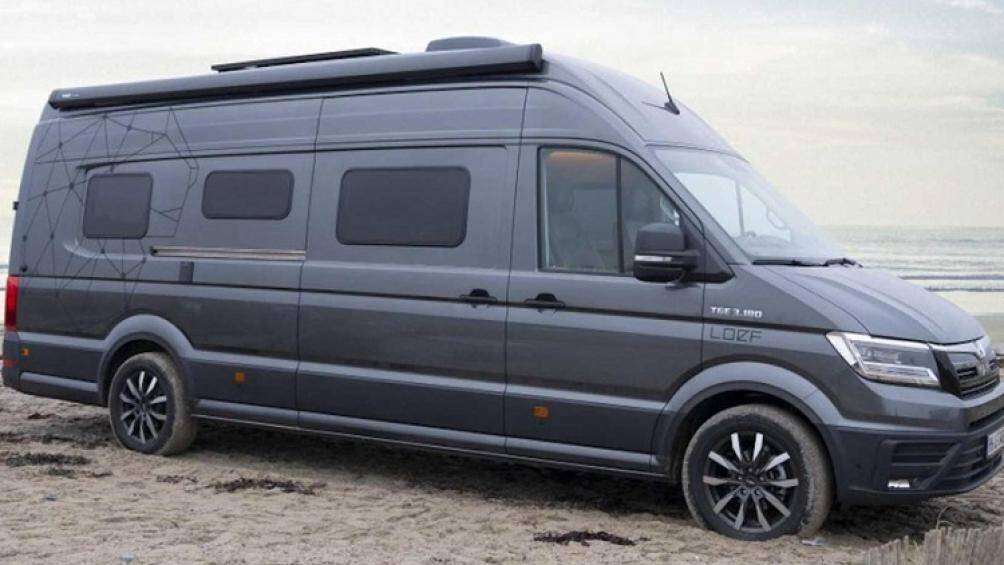 Nó được xây dựng trên khung gầm của chiếc xe van MAN TGE cỡ lớn có kích thước dài 7.390 mm từ cản va trước tới cản va sau