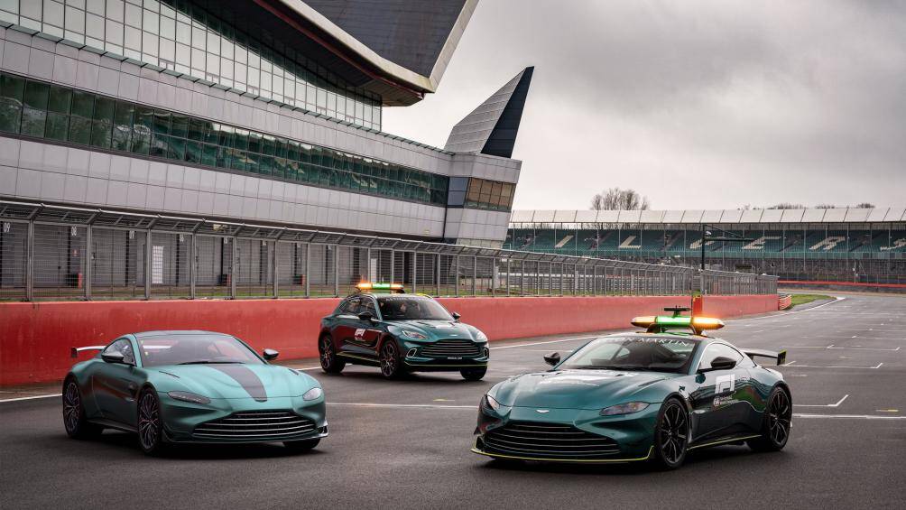 Ở ngoại thất, phiên bản này có được gói nâng cấp khí động học đặc biệt có khả năng tạo ra lực ép 200 kg