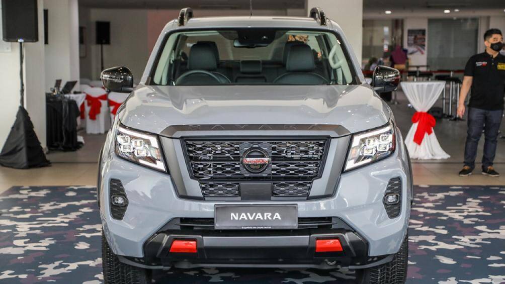 Tại Malaysia, Nissan Navara Pro-4X vẫn dùng động cơ YD25 2.5L hút khí tự nhiên từ đời trước. Khối động cơ này có công suất 187,4 mã lực