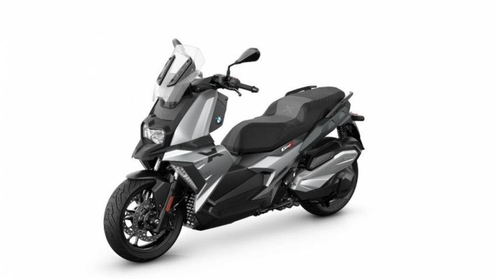 ASC cũng được điều chỉnh để xử lý mặt đường ma sát thấp hơn, mang lại phản ứng nhạy trên đường ướt và trơn trượt