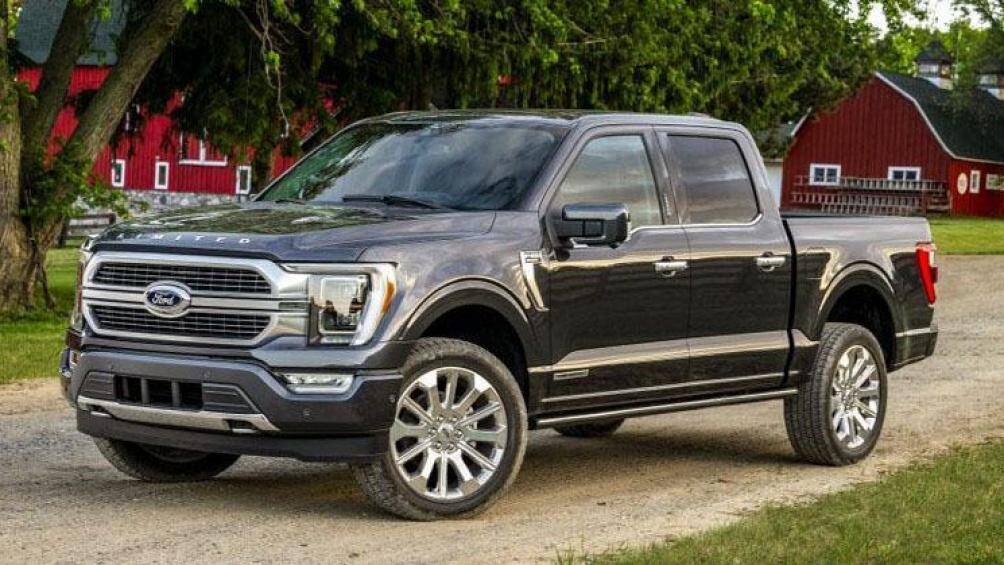 Ford F-150 2021 được trang bị hàng loạt công nghệ hỗ trợ lái như camera sau đa năng, đèn pha thích ứng, Cruise Control cho phép xe tự động vận hành