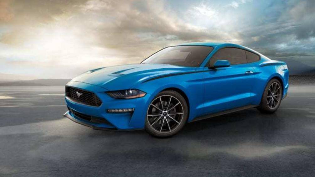 10. Ford Mustang: Đây là mẫu xe biểu tượng của Mỹ từ quá khứ đến hiện đại, hiệu suất của mẫu xe này đã cao hơn so với những gì mức giá của nó mang lại