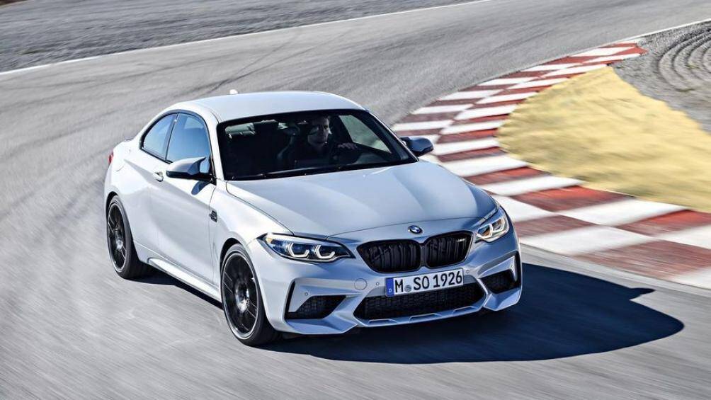 3. BMW M2 Competition: Đây cũng là phiên bản M2 đầu tiên sở hữu giảm xóc thích ứng và công suất tối đa có thể tăng tới 444 mã lực
