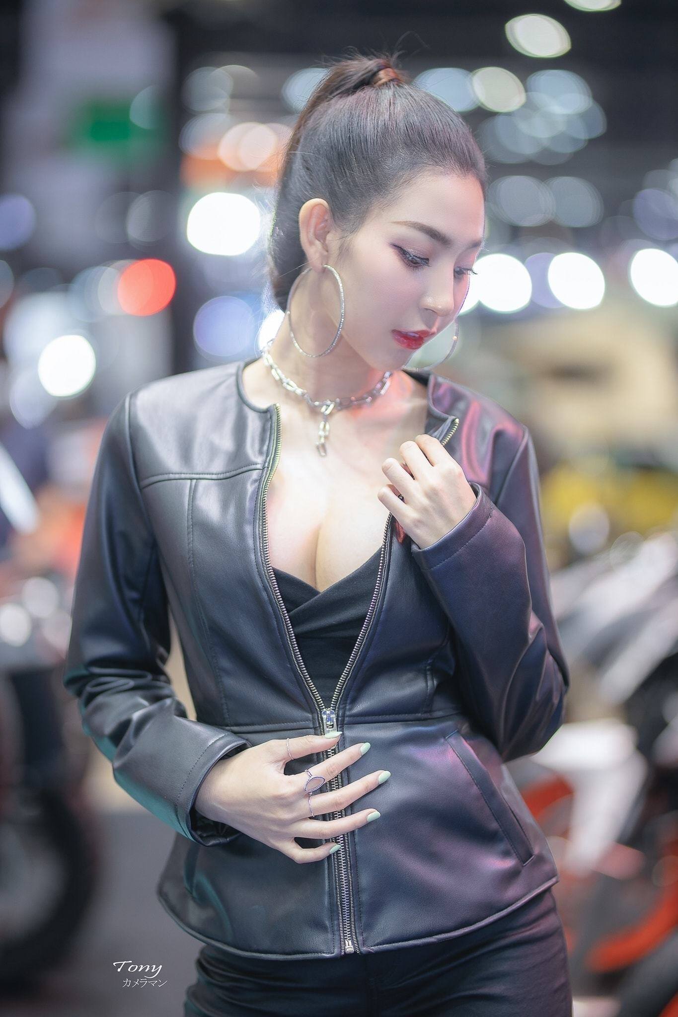 Kamonchat Promma là một người mẫu xe nổi tiếng tại Thái Lan