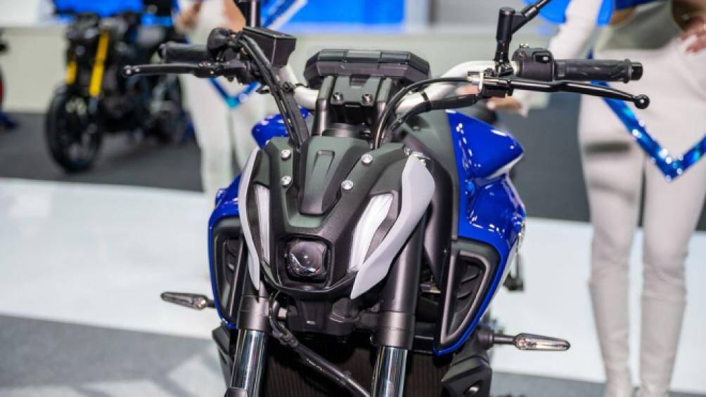 Thanh tay lái được tăng độ rộng thêm 15 mm giúp cho việc điều khiển dễ dàng hơn