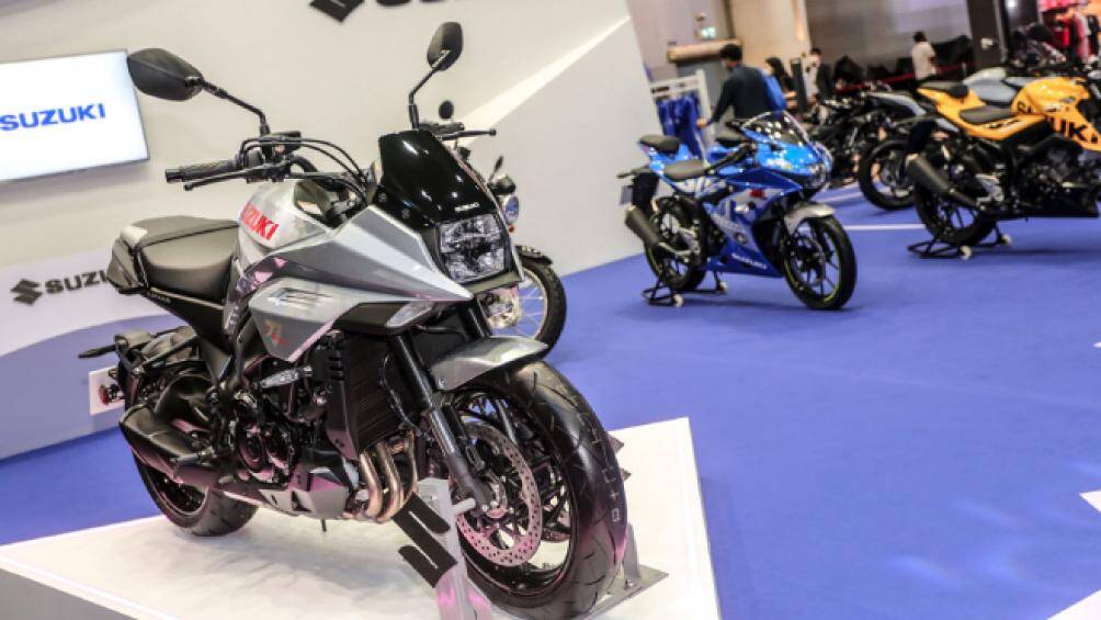 Lần này Suzuki còn trình diện cả Katana