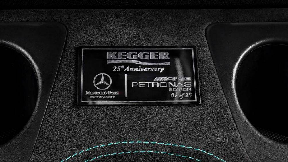 Cung cấp sức mạnh cho chiếc Mercedes Sprinter là động cơ diesel V6 3.0L, công suất tối đa 190 mã lực và mô-men xoắn 440 Nm