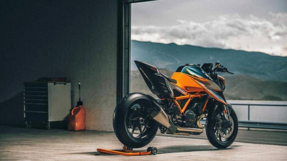 KTM đã thực hiện cải tiến khung sườn và hệ thống treo của xe với hệ thống treo WP