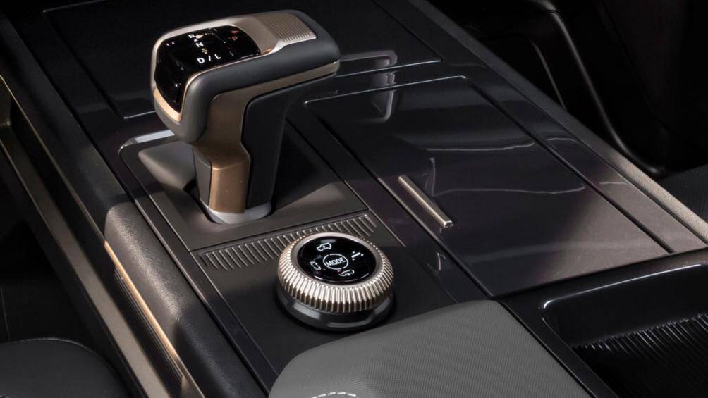 GMC trang bị cho mẫu xe này ba động cơ điện với tổng công suất ở mức 830 mã lực và lên đến 15.592 Nm mô-men xoắn