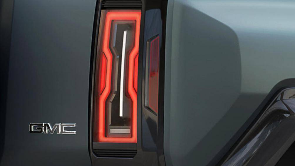 Chiếc xe bán tải mang nhãn hiệu Hummer này có thể di chuyển quãng đường lên đến hơn 483 km cho một lần sạc