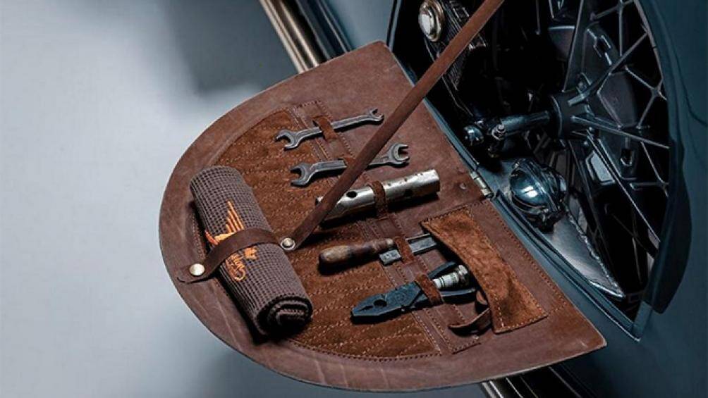 Sự độc đáo của Good Ghost còn đến từ không gian lưu trữ ẩn sau phần ốp full-body, bao gồm các ngăn nhỏ có thể cất đồ