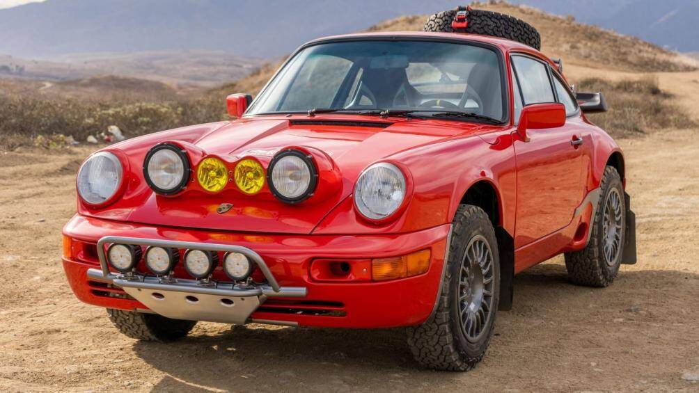 Nó cũng có các tấm trượt, bộ vi sai hạn chế trượt và phanh được tân trang lại và hệ thống treo được làm lại hoàn toàn