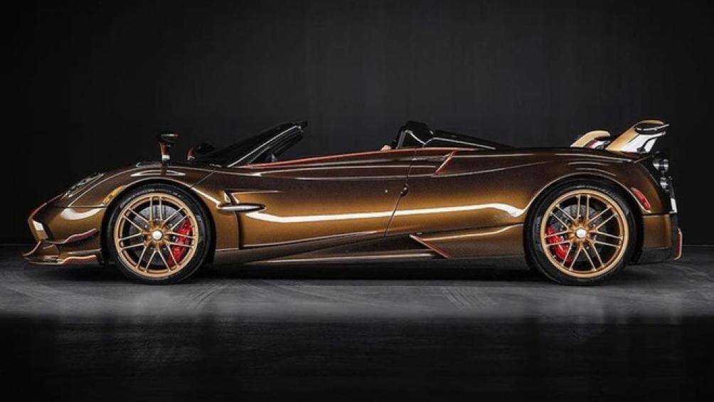 Chiếc xe Huayra BC Roadster “Supernova” này được chủ sở hữu lựa chọn gam màu đặc biệt, màu đồng ấn tượng cho hầu hết các chi tiết trên xe
