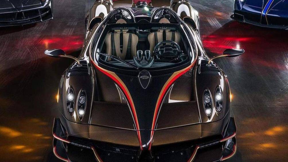 Chiếc xe Huayra BC Roadster bản giới hạn "Supernova" mới nhất này vừa được vận chuyển tới đại lý tại Canada để giao cho khách hàng