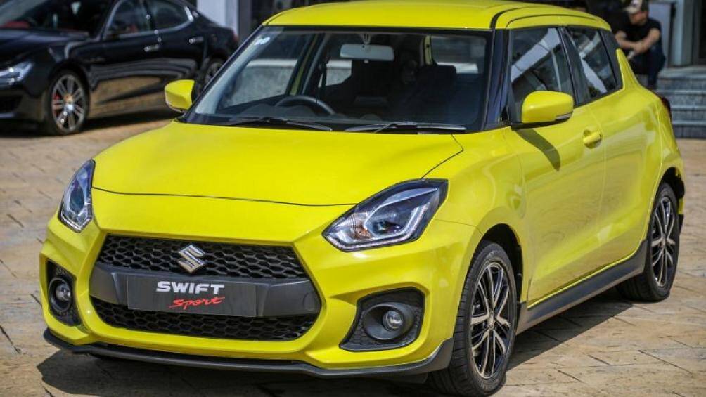 Mới đây, mẫu xe hatchback Suzuki Swift Sport 2021 vừa được cho ra mắt tại thị trường Malaysia với giá khởi điểm từ 139.900 RM (780 triệu đồng)