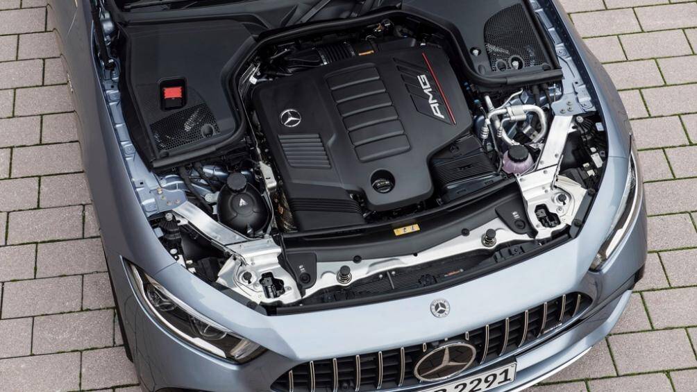 Xe có khả năng tăng tốc từ 0 lên 100 km/h chỉ trong 4,5 giây, trước khi đạt vận tốc tối đa 250 km/h